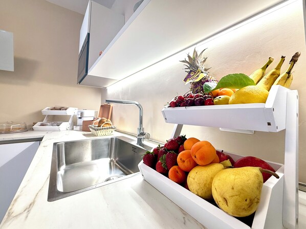 Mikrobølgeovn, ovn og kokeplater