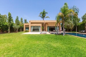 Exterior - 3-Bedroom Villa Retreat : Pool, Jacuzzi, Traditional Hammam & Tranquil Greenery (Marrakech)