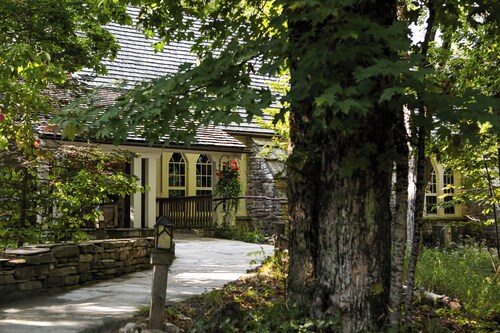 The Griffin Inn Cottages - L. E. Block