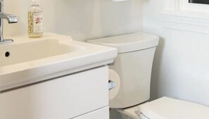 Dusche, Haartrockner, Handtücher, Seife