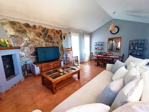 Chalet, 2 habitaciones, patio, vista al jardín | Sala de estar