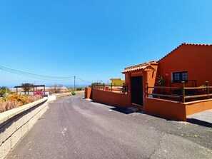 Chalet, 2 habitaciones, patio, vista al jardín | Áreas de la propiedad