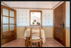 Chalet, 2 habitaciones, patio, vista al jardín | Restaurantes