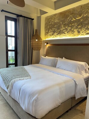 Ropa de cama de alta calidad, minibar y escritorio 