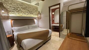 Standard Double Room | Premium bedding, minibar, desk, laptop workspace