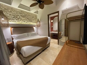 Ropa de cama de alta calidad, minibar y escritorio 