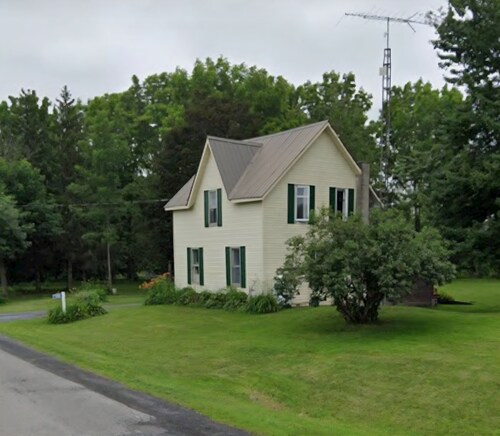 Century old charming little home to unwind