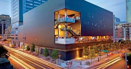 Relax in Central Austin Stylish 2BR Home with Fire Pit & Cozy Space