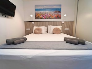 1 chambre, fer et planche à repasser, accès Internet, draps fournis