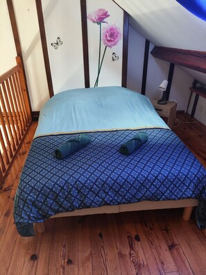 3 bedrooms, iron/ironing board, WiFi, bed sheets - 3-bedroom house at the border of the river in charming Laifour (Laifour)