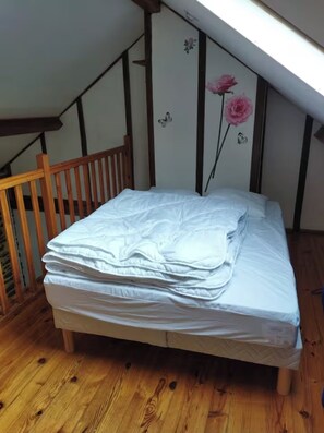 3 chambres, fer et planche à repasser, Wi-Fi, draps fournis