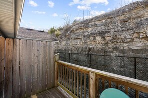 คอนโด, หลายเตียง, ระเบียง (Tranquil Getaway) | บริเวณที่พัก