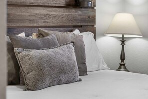 Condo, Multiple Beds, Balcony (Tranquil Getaway) | 3 bedrooms, individually decorated, individually furnished - Tranquil Getaway For 8 (Branson)