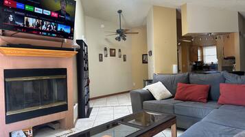 Smart TV, fireplace