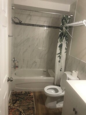 Handtücher, Seife, Toilettenpapier