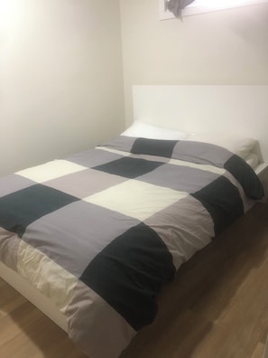 2 bedrooms, iron/ironing board, WiFi, bed sheets