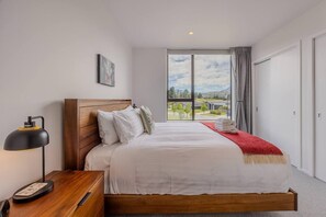 3 chambres, fer et planche à repasser, Wi-Fi, draps fournis