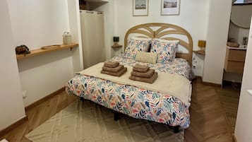 1 chambre, lit parapluie, Wi-Fi gratuit, draps fournis