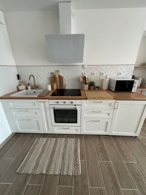 冰箱、微波炉、烤箱、炉灶