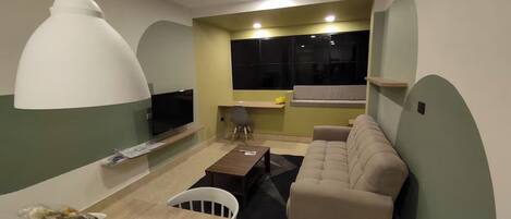 City Apartment, 2 Bedrooms, Air conditioning | Living area