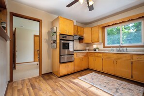 Private kitchen - Walking distance to public beach, boat landing,  and downtown Balsam Lake (Balsam Lake)