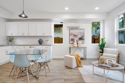 Brand New 2-bedroom 2-bathroom house with WiFi, AC in delightful Seattle