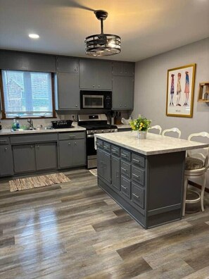 Cookware/dishes/utensils