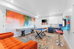 Game room - Lux Lakeview • Pool, Hot Tub, Game Room, EpicViews (Omaha)