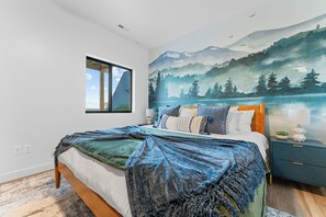 3 bedrooms, desk, iron/ironing board, travel crib - Lux Lakeview • Pool, Hot Tub, Game Room, EpicViews (Omaha)