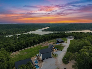 Exterior - Lux Lakeview • Pool, Hot Tub, Game Room, EpicViews (Omaha)