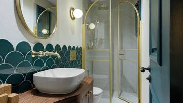 Executive Double Room | Bathroom | Shower, hair dryer, slippers, towels