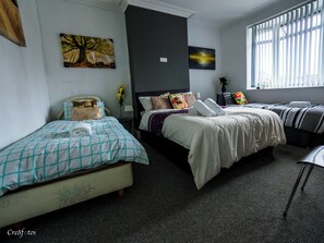 Apartment, Hill View - Bucknall Lodge Family Room 1 Hanley (Stoke-on-Trent)