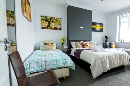 Apartamento, vistas a la colina | Cortinas opacas y sistema de insonorización