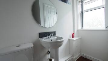 Apartment, Hügelblick | Badezimmer