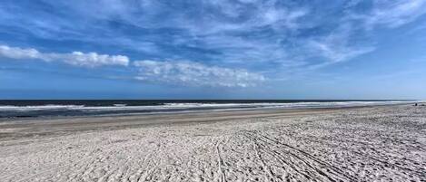 Chaises longues, serviettes de plage
