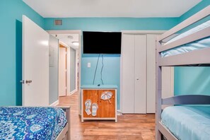 2 bedrooms, travel crib, free WiFi, bed sheets
