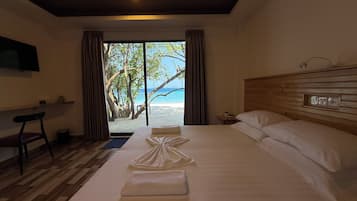 Deluxe Double or Twin Room, Sea View, Beachfront | In-room safe, desk, blackout drapes, free WiFi