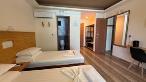 In-room safe, desk, blackout drapes, free WiFi - Belmar Beach (Bodufolhudhoo)