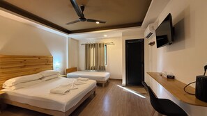 Deluxe Double Room, Garden View | In-room safe, desk, blackout drapes, free WiFi - Belmar Beach (Bodufolhudhoo)