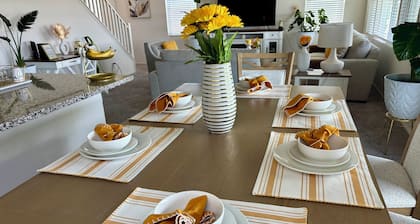 Charming 3-bedroom house with WiFi and AC in delightful Victorville