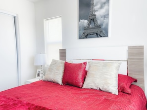 3 bedrooms, iron/ironing board, WiFi, bed sheets