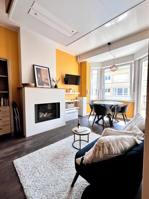 Living area - Beachfront & Sea View Sleeps 6 (De Panne)