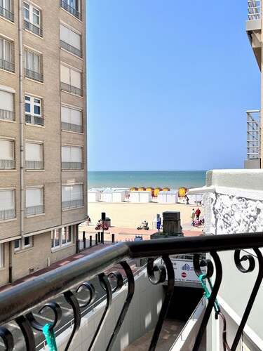 Beachfront & Sea View Sleeps 6