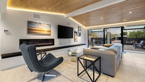 Smart TV, chimenea