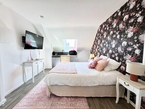 1 bedroom - L’instant rose - Cocon fleuri avec jacuzzi (Quéven)
