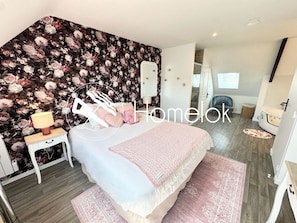 1 bedroom - L’instant rose - Cocon fleuri avec jacuzzi (Quéven)