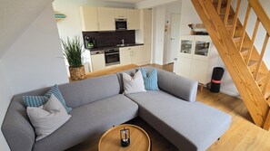 TV - Modern maisonette apartment "Ostseebude 11" directly on Schönberg beach with sauna (Schönberg)