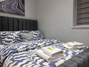 2 bedrooms, iron/ironing board, WiFi