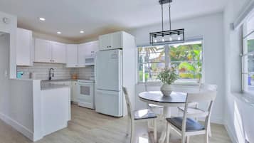 Microonde, forno, piano cottura, lavastoviglie