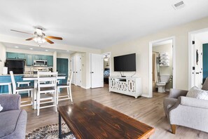 Condo, Multiple Beds, Balcony (Sunset View at Anchor’s Point) | Interior